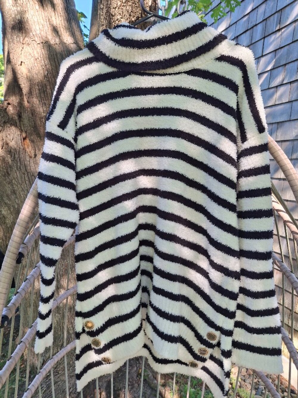 Striped black nd white sweater size L Karl Lagerfeld new